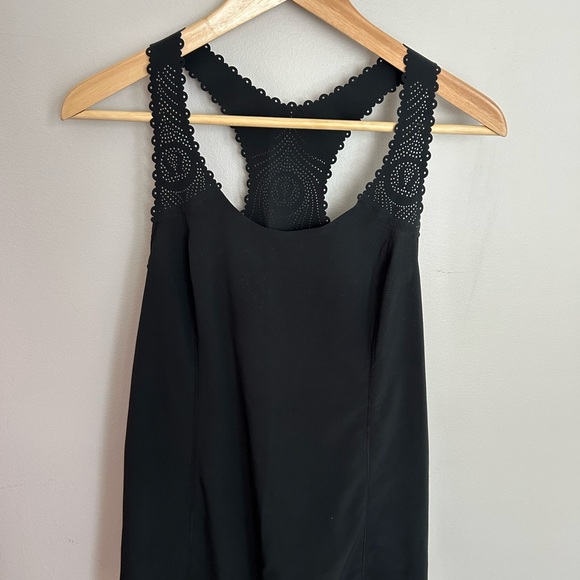 Lululemon run a marathon singlet - Picture 4 of 5